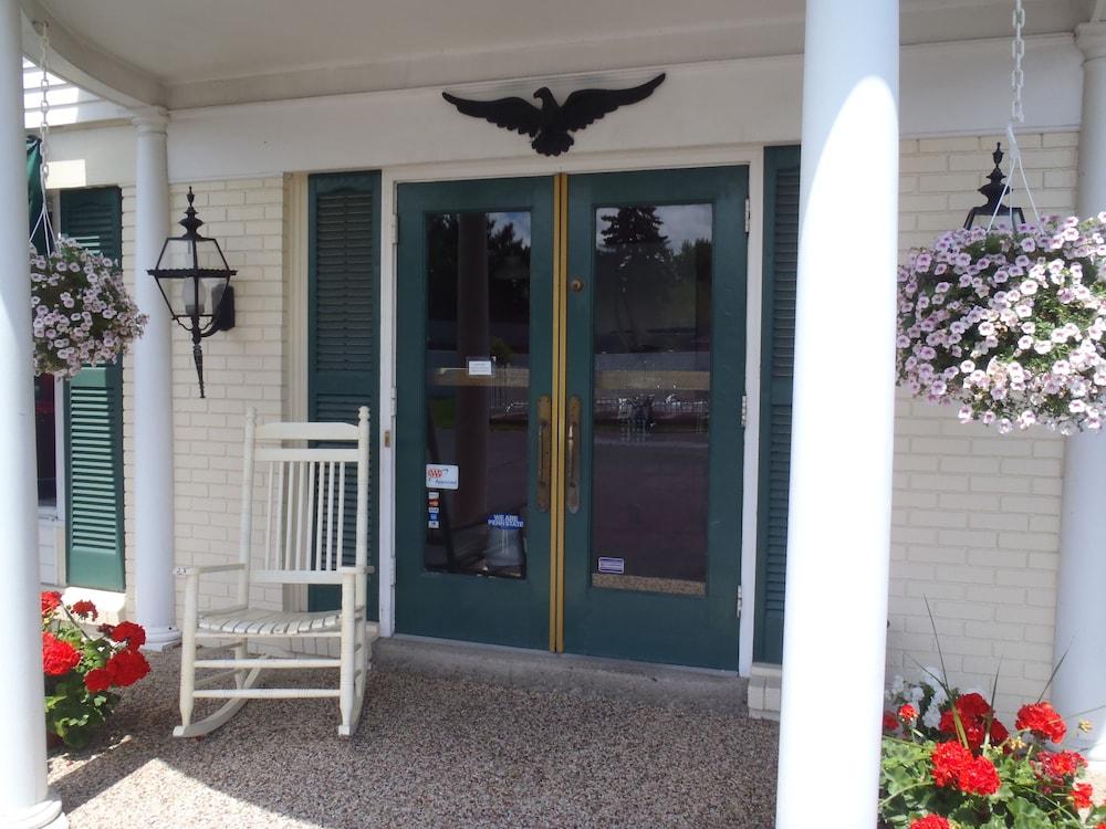 Glass House Inn Erie Near I-90 & I-79 외부 사진