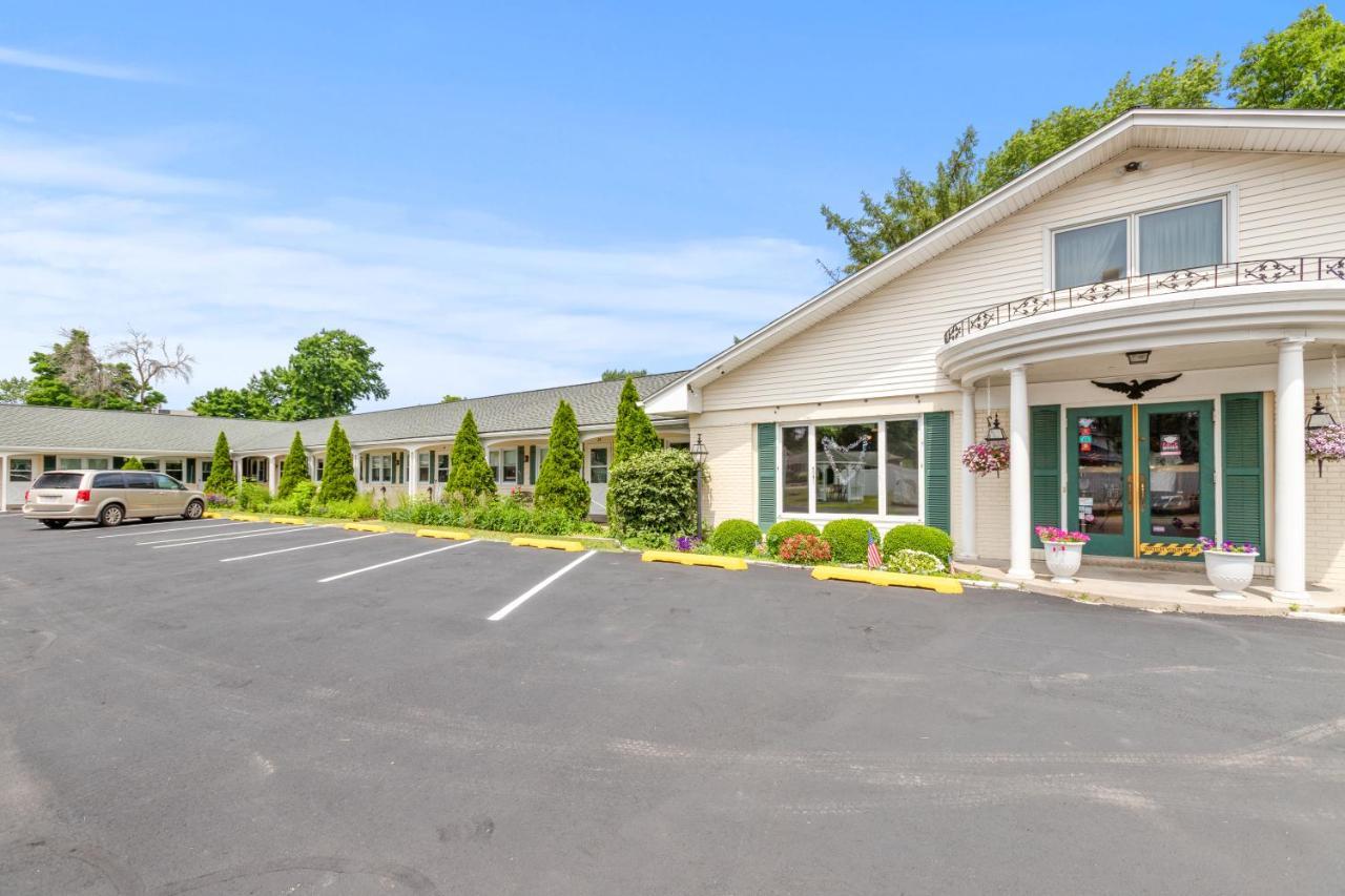 Glass House Inn Erie Near I-90 & I-79 외부 사진
