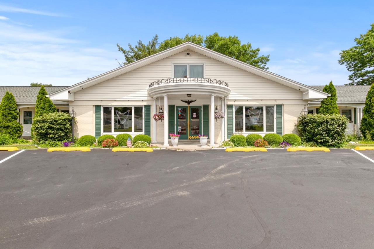 Glass House Inn Erie Near I-90 & I-79 외부 사진