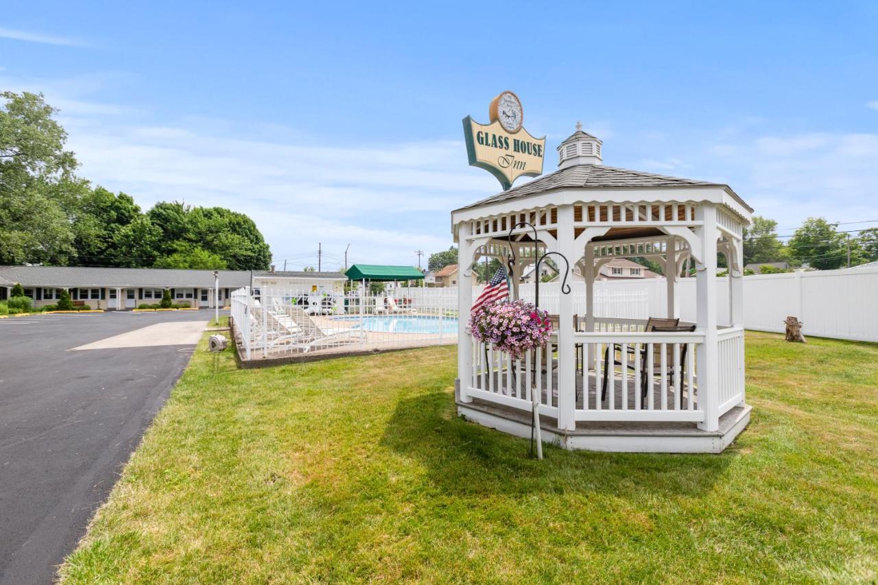 Glass House Inn Erie Near I-90 & I-79 외부 사진
