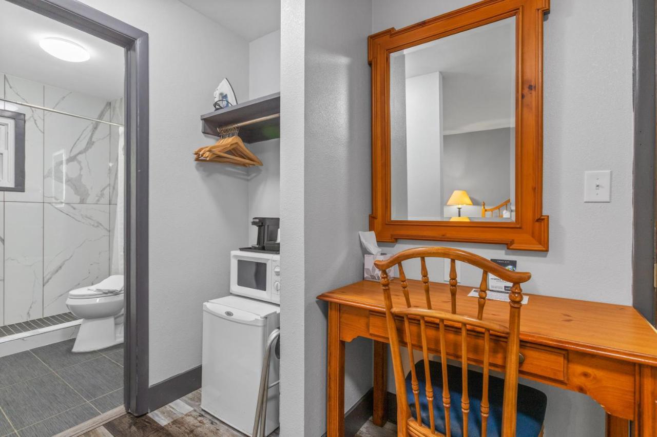 Glass House Inn Erie Near I-90 & I-79 외부 사진