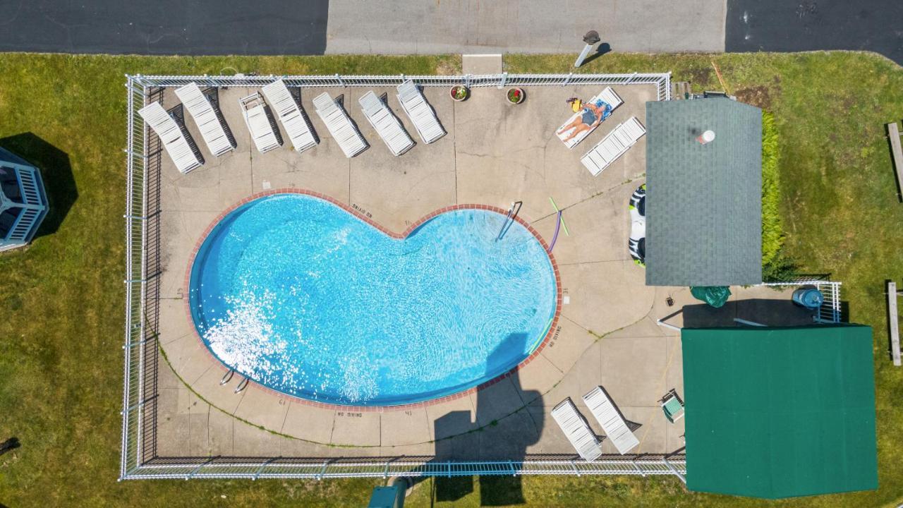 Glass House Inn Erie Near I-90 & I-79 외부 사진
