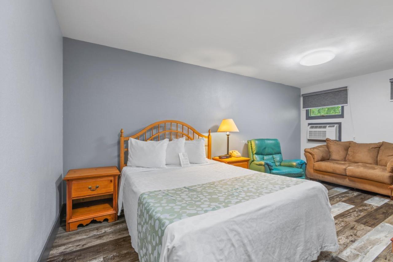 Glass House Inn Erie Near I-90 & I-79 외부 사진