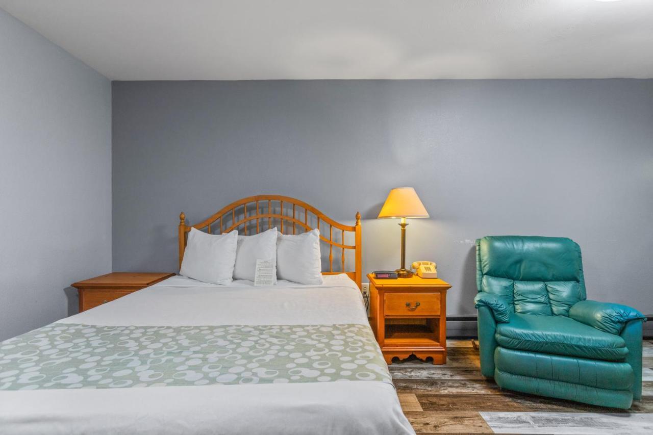 Glass House Inn Erie Near I-90 & I-79 외부 사진