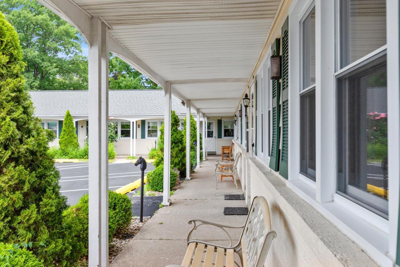 Glass House Inn Erie Near I-90 & I-79 외부 사진