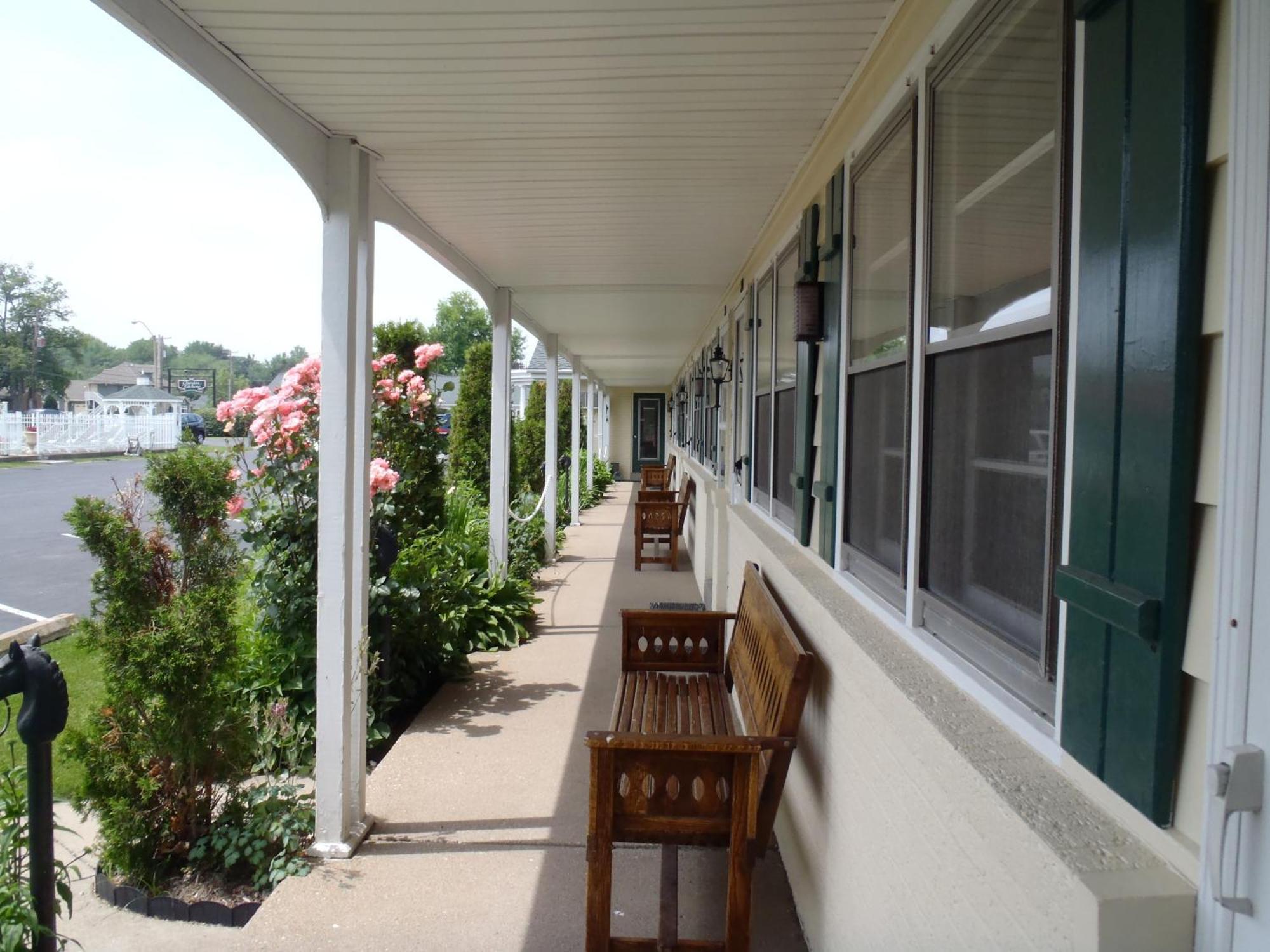 Glass House Inn Erie Near I-90 & I-79 외부 사진