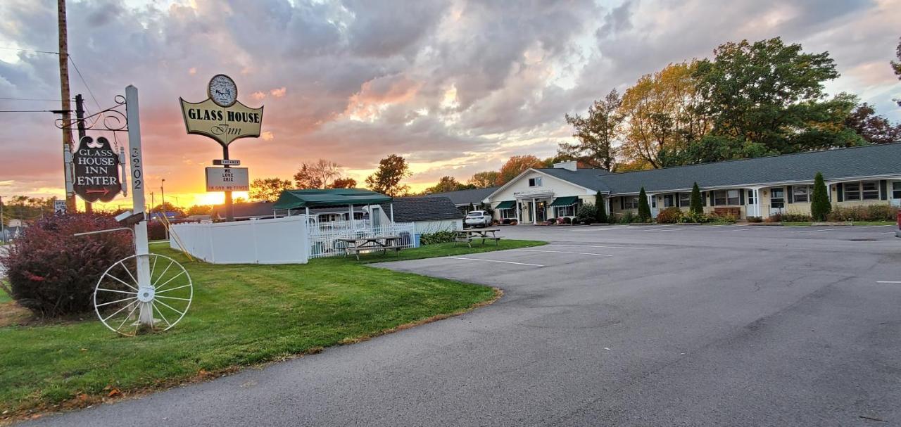 Glass House Inn Erie Near I-90 & I-79 외부 사진